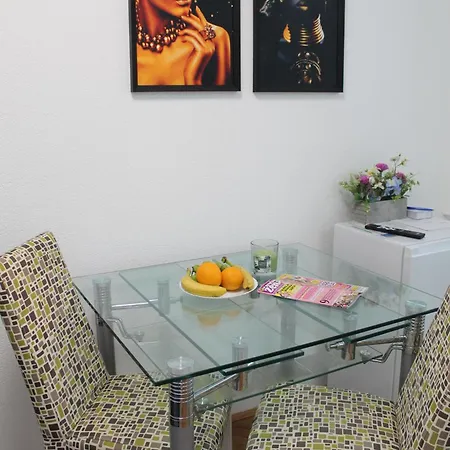 Zara Lux 2 كراغوييفاك